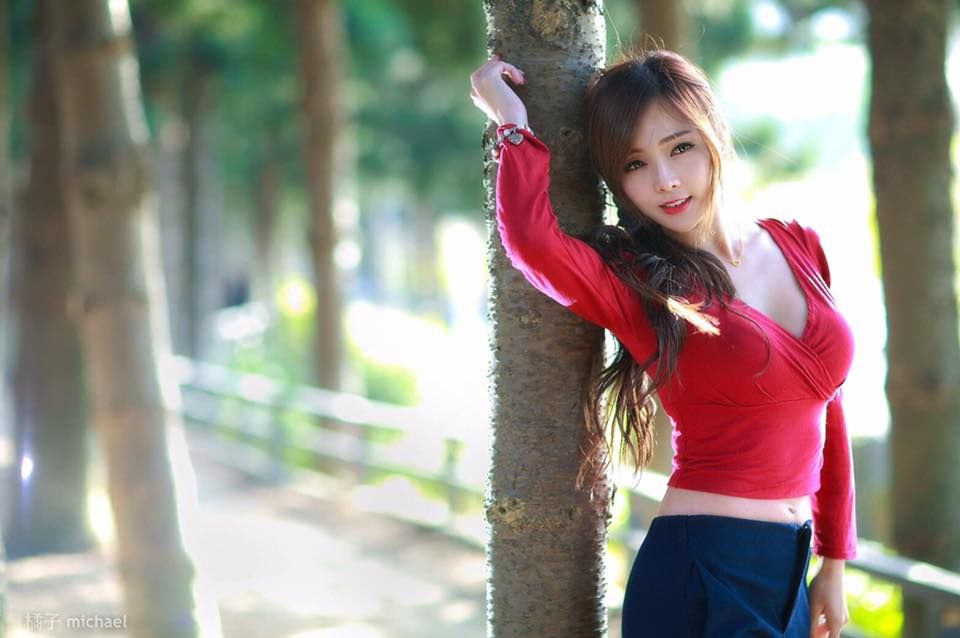 性感美女王真真酥胸诱人写真