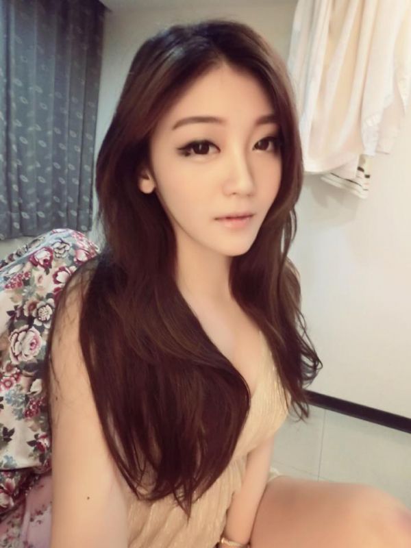 台湾模特花花Mina Liu自拍写真图片