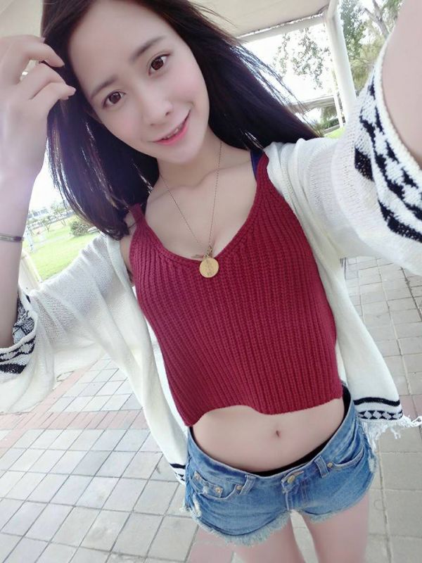 台湾90后美女琪琪(夏r琪)清纯自拍写真