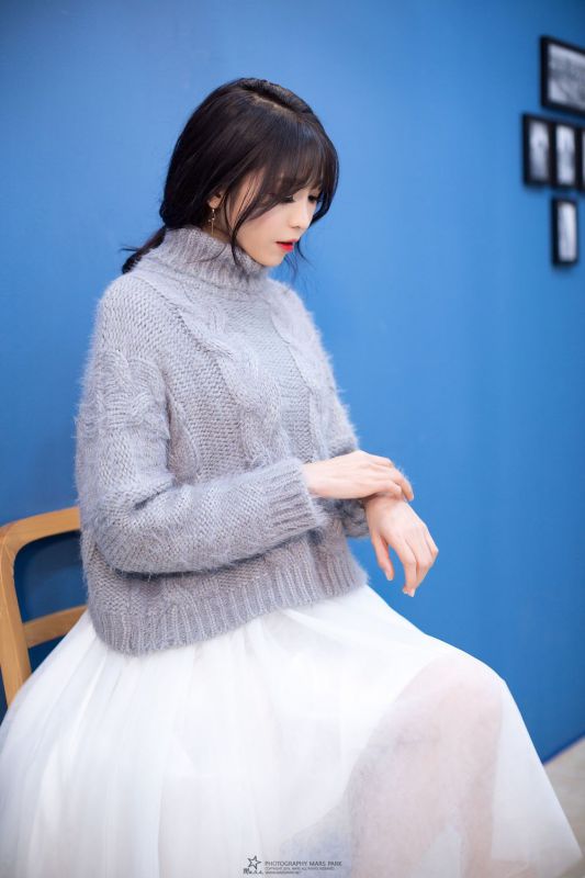 韩国美女李仁慧居家短裙写真白嫩迷人