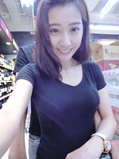 台湾漂亮美眉郑诗璇自拍图片大全