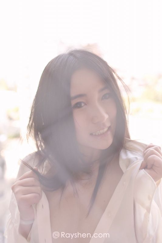 90后素颜美女嘉依MOON家居朦胧美的诱惑写真
