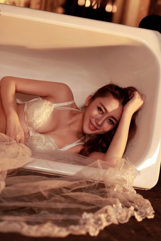 推女神极品尤物美女Yumi尤美性感私房照
