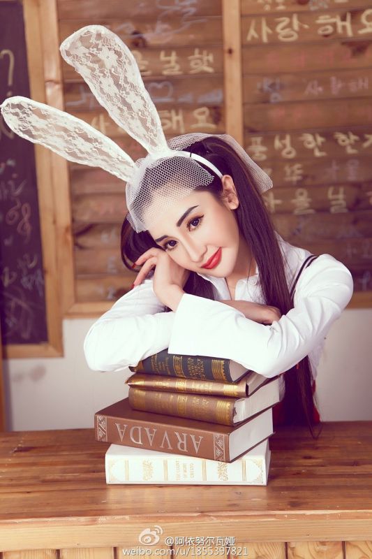 时尚美女模特阿依努尔瓦娅摄影写真图片