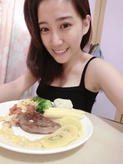 台湾漂亮美眉郑诗璇自拍图片大全
