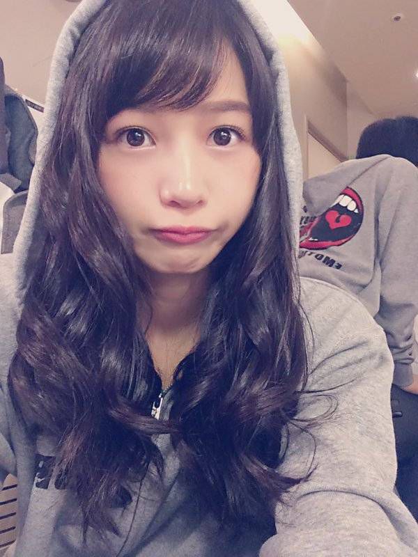 日本女艺人传谷英里香自拍写真图片