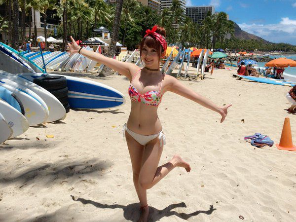 日本女子偶像秋田知里甜蜜可爱写真图片
