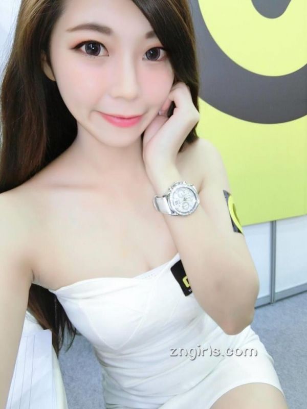 台湾美女邱冰冰生活美照白嫩迷人