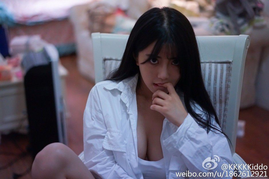 童颜巨乳美女阿乖Kiddo微博性感私拍写真