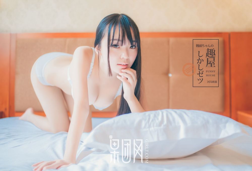 少女嫩模神似吉冈里帆 小吊带大秀酥胸美腿