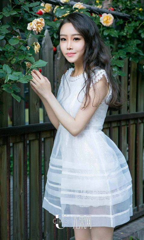 尤果网女学生模特李姊乐制服诱惑写真