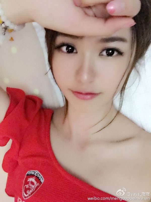 90后邻家美人yaya_夜夜微博私拍美图