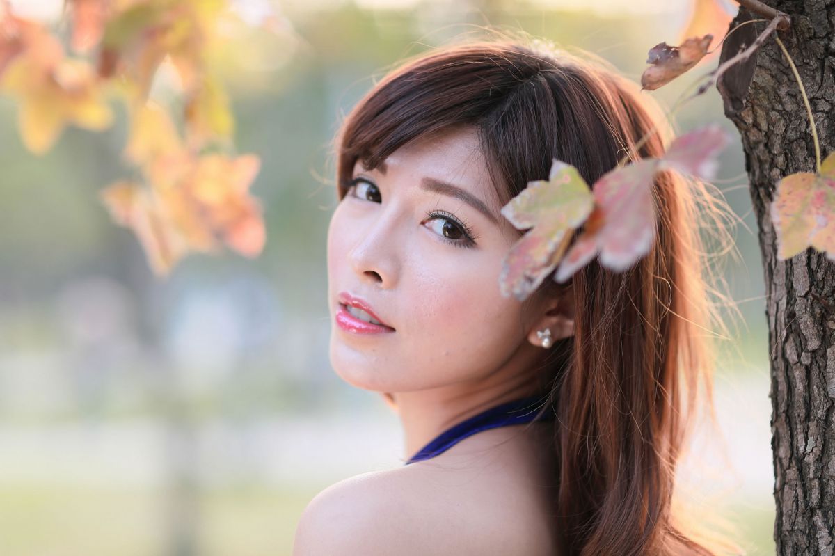 长腿美女模特廖坎蒂公园外拍写真
