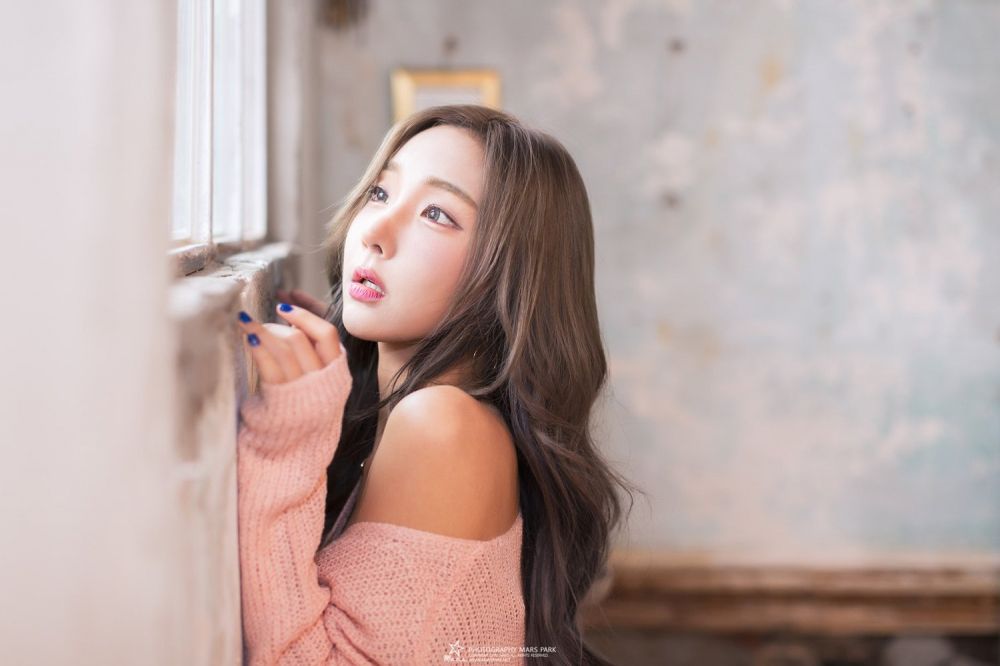 韩国美女金米娜低胸诱人写真
