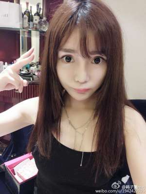 性感养眼美女韩子萱微博私拍写真