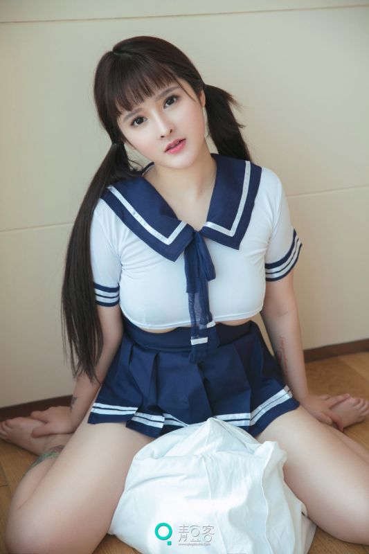 白肌女神杨漫妮开胸内衣写真丰满诱惑