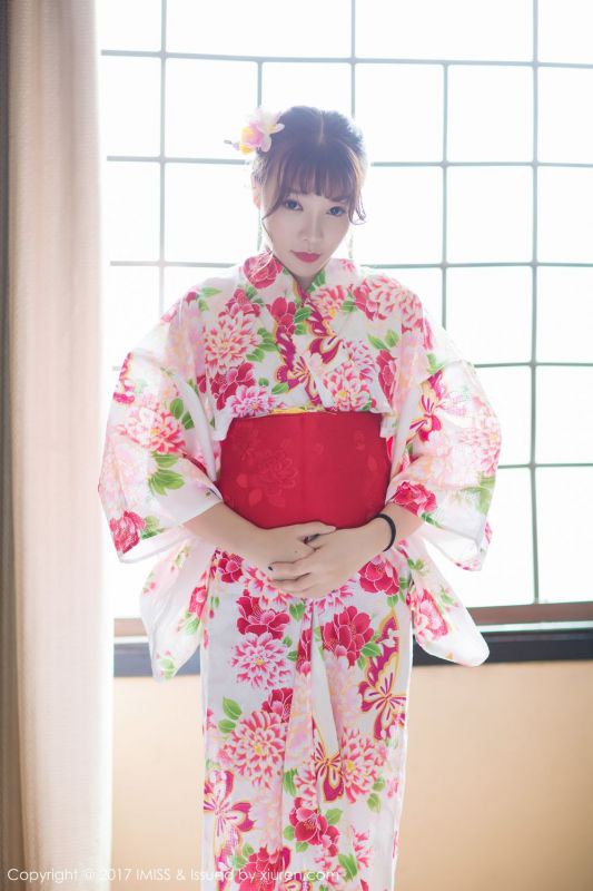 青涩美女芝芝Booty日系和服迷你比基尼