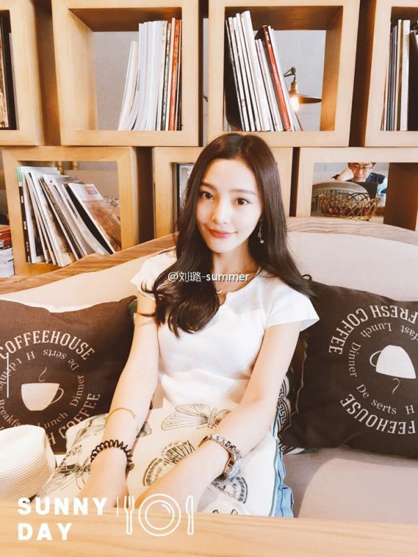 中国女演员模特刘璐summer微博养眼写真片