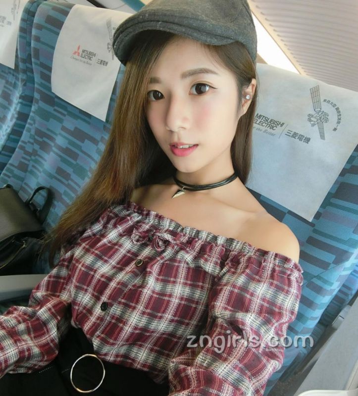 美女校花方唯真生活自拍照清纯迷人