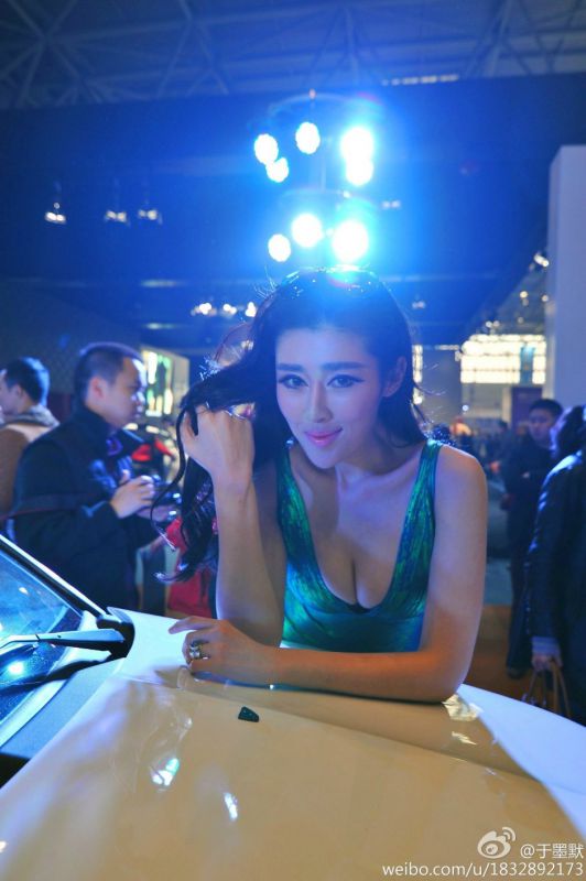 性感车模特于墨默摄影写真图片