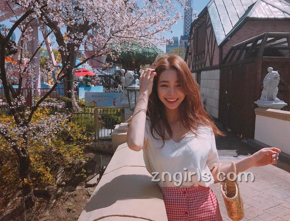 韩国美女池允美自拍美照甜美迷人