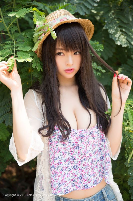 波萝社美女歪歪盛夏性感写真酥胸诱人