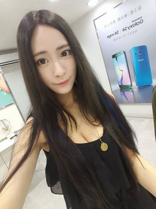 台湾90后美女琪琪(夏r琪)清纯自拍写真