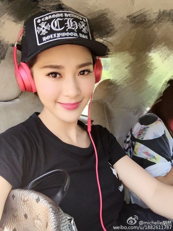 短发气质美女胡然微博图片集锦