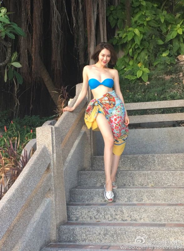 短发气质美女胡然微博图片集锦