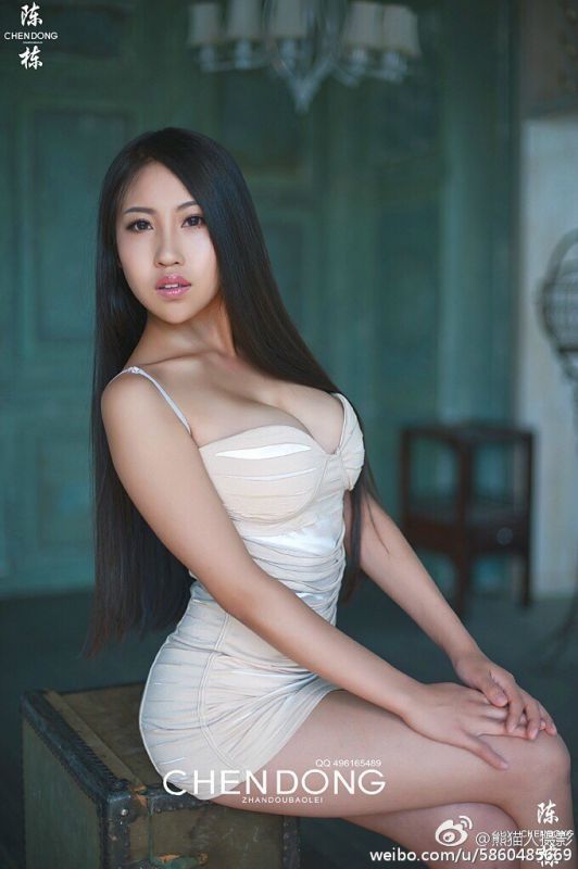 平面女模特晴晴大秀性感骨感身材