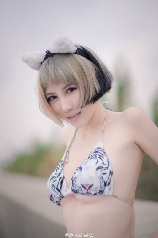 短发女模特x叉魅性感Cos写真图片