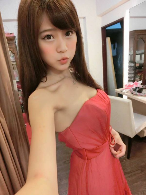 台湾清纯美女邱俞uWhite自拍写真