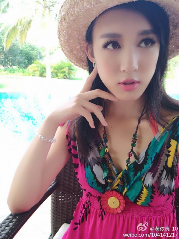 90后 模特黄依灵Elina自拍美图大全