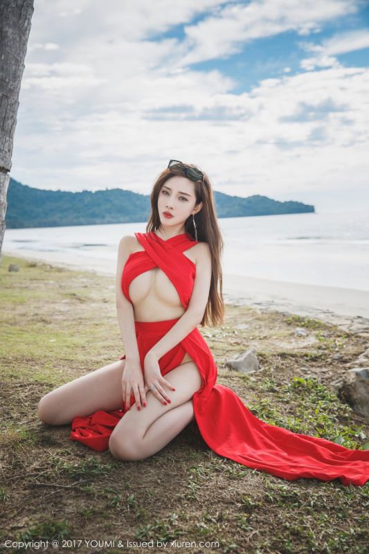 性感美女周妍希泳装写真湿身诱人