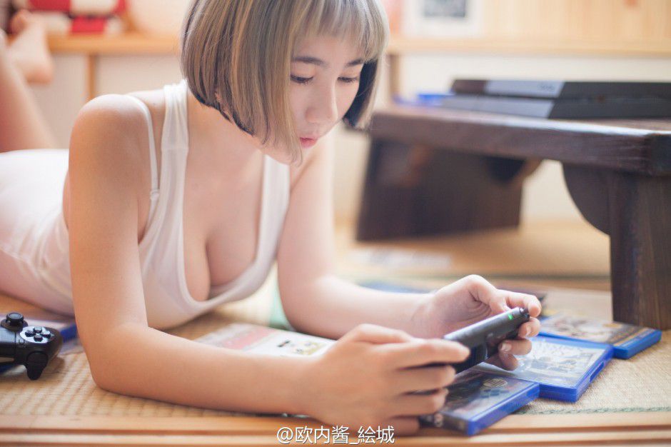 漂亮女模特x叉魅日系风格艺术写真