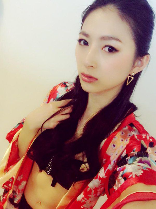 日本广告模特青木由美佳(青木ゆみか)自拍写真图片