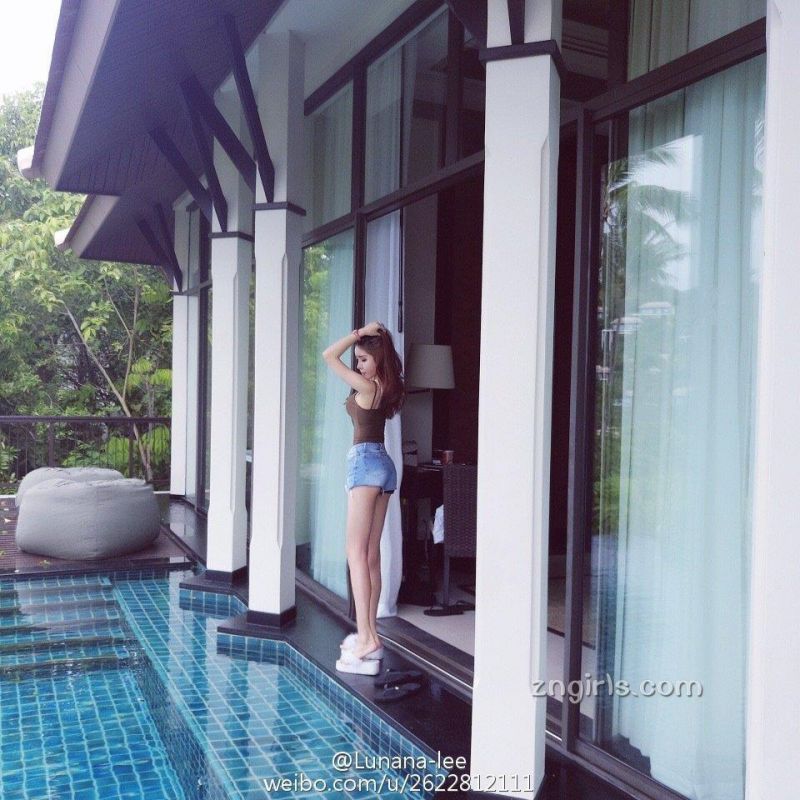 美女主播李娜微博私房照性感迷人