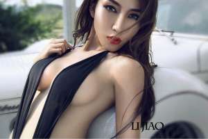 推女神乌克兰混血美女雪瑞Lisa性感内衣秀