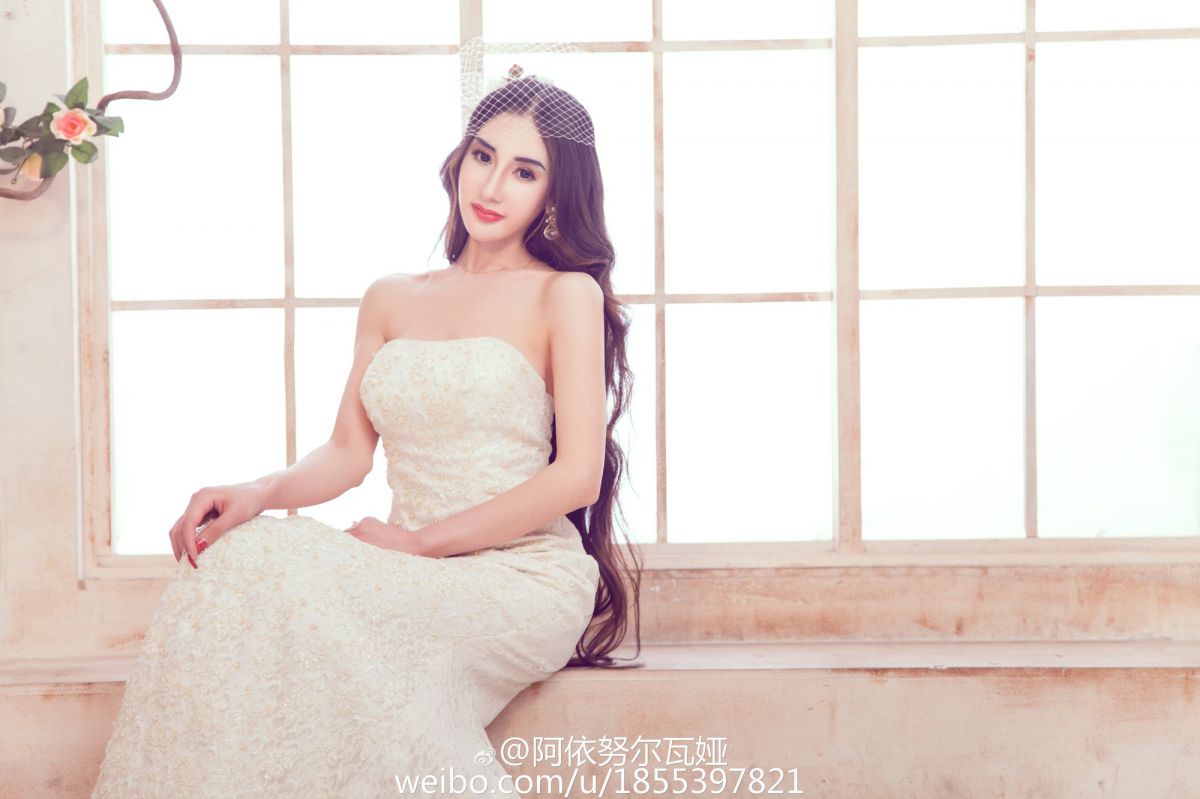 时尚美女模特阿依努尔瓦娅摄影写真图片