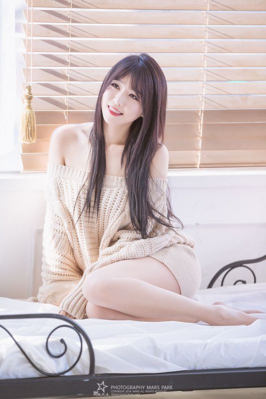 韩国美女李仁慧居家短裙写真白嫩迷人