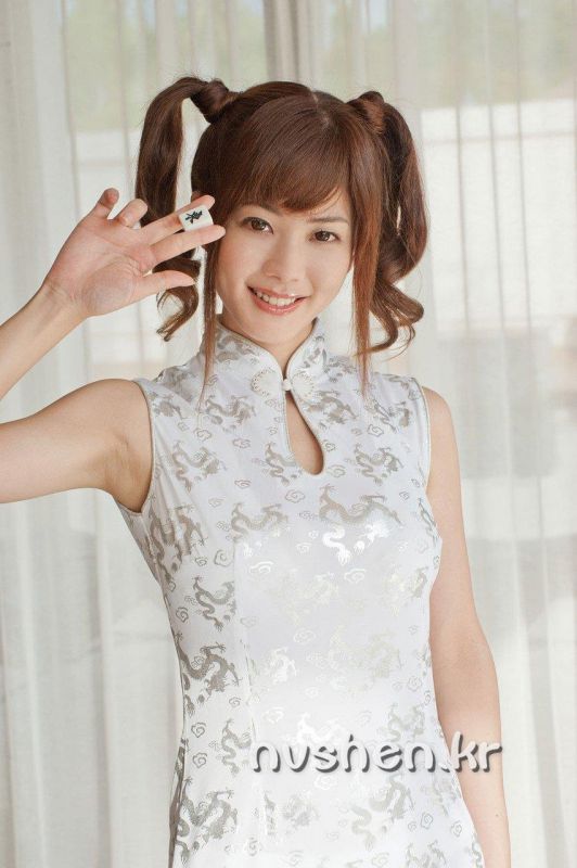 日本美女高宫茉莉泳装写真丰满诱人