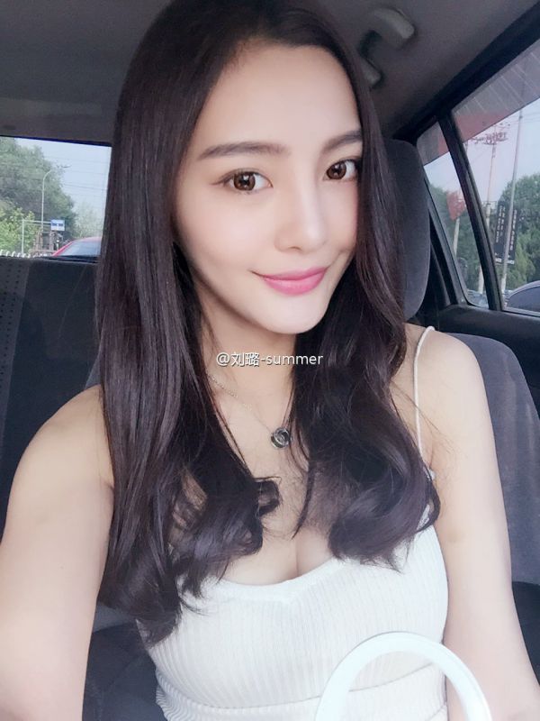 中国女演员模特刘璐summer微博养眼写真片