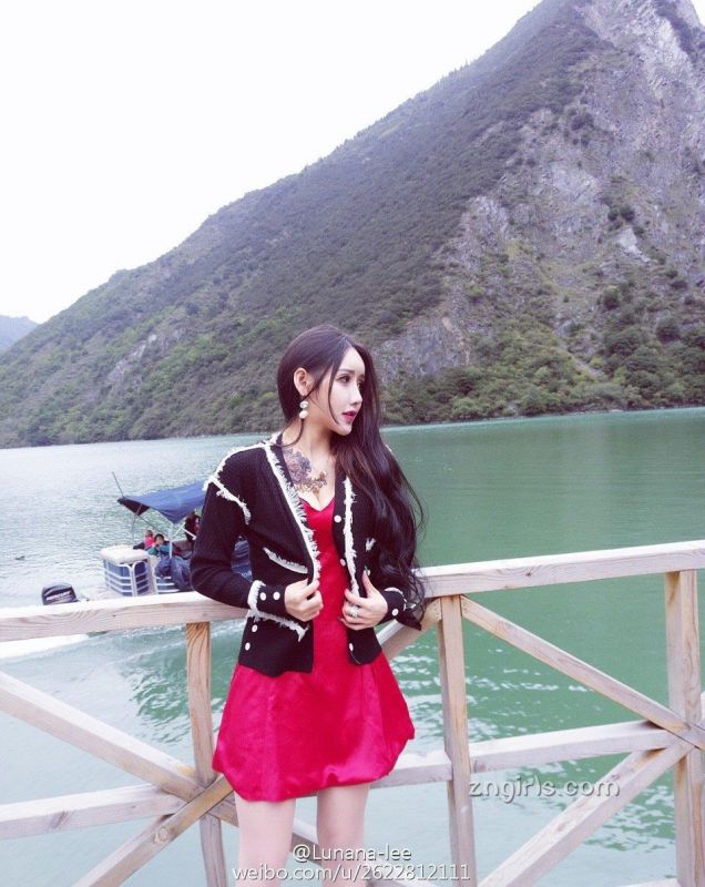 美女主播李娜微博私房照性感迷人