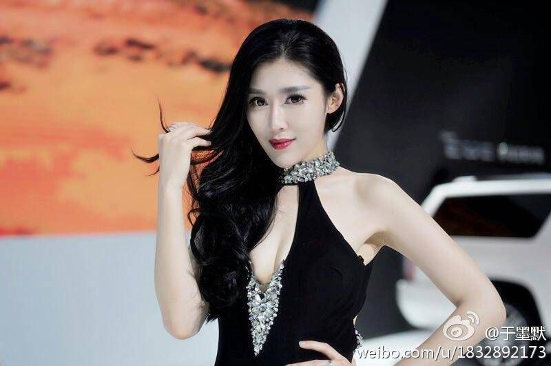性感车模特于墨默摄影写真图片