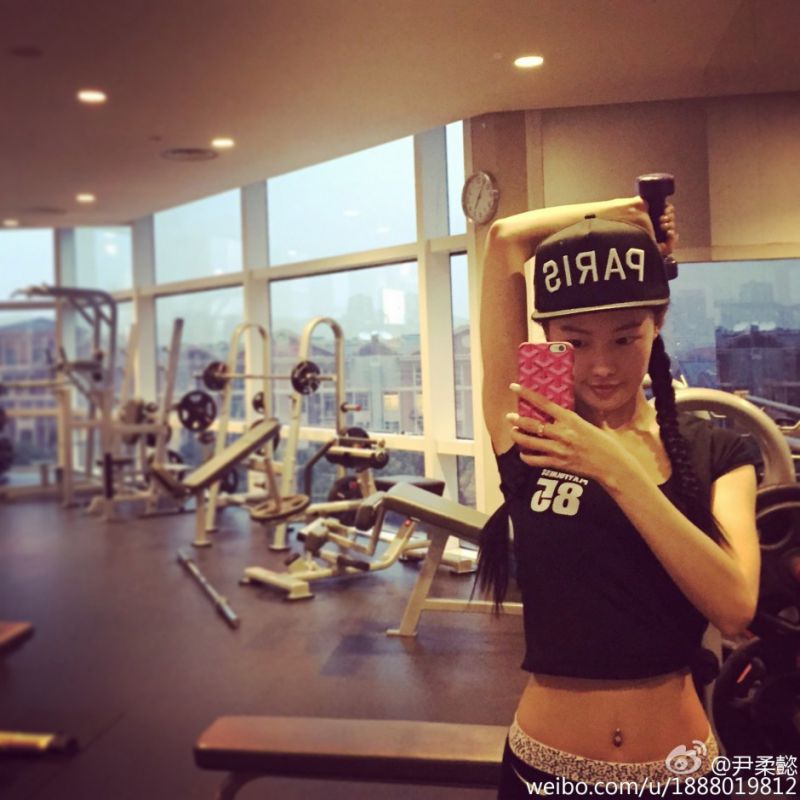 性感健身美女尹柔懿自拍写真图片