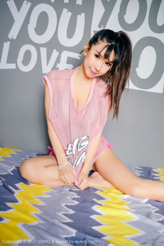 巨乳萝莉晓茜sunny抹胸内衣写真