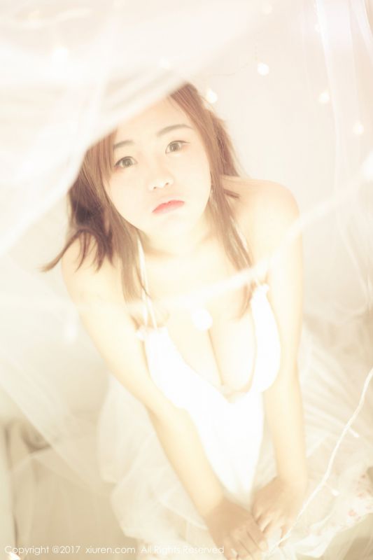 童颜巨乳美女米爱Demon家居唯美写真