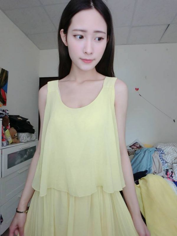 台湾90后美女琪琪(夏r琪)清纯自拍写真