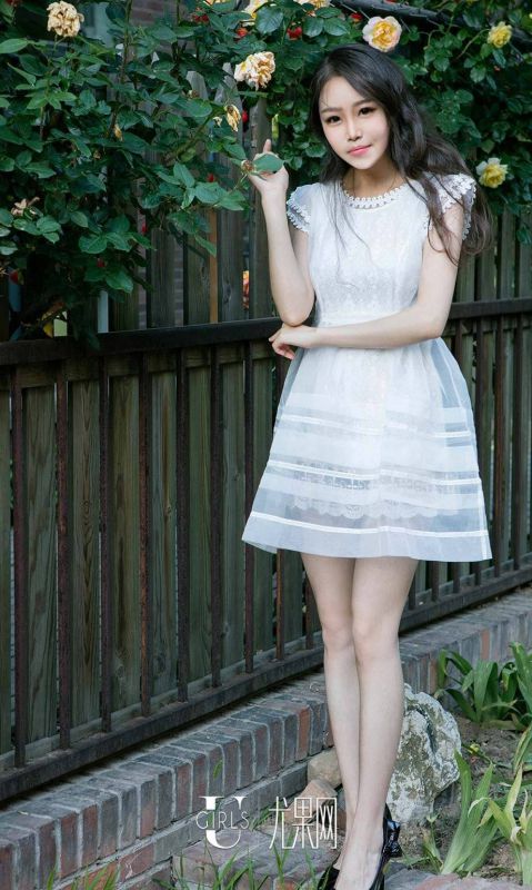 尤果网女学生模特李姊乐制服诱惑写真