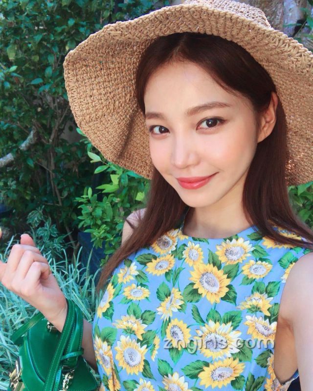 韩国美女池允美自拍美照甜美迷人